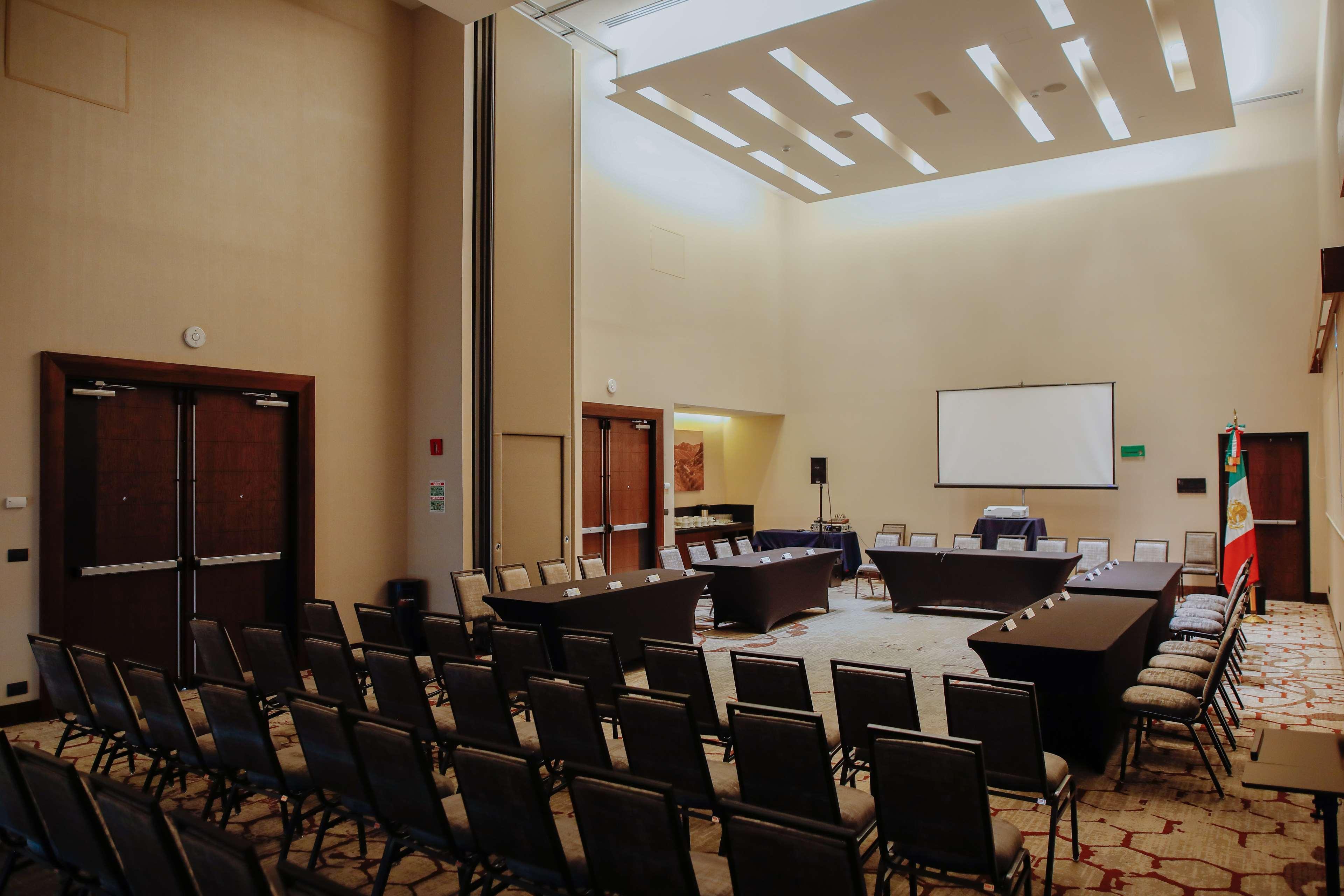 Doubletree By Hilton Celaya Celaya  Buitenkant foto