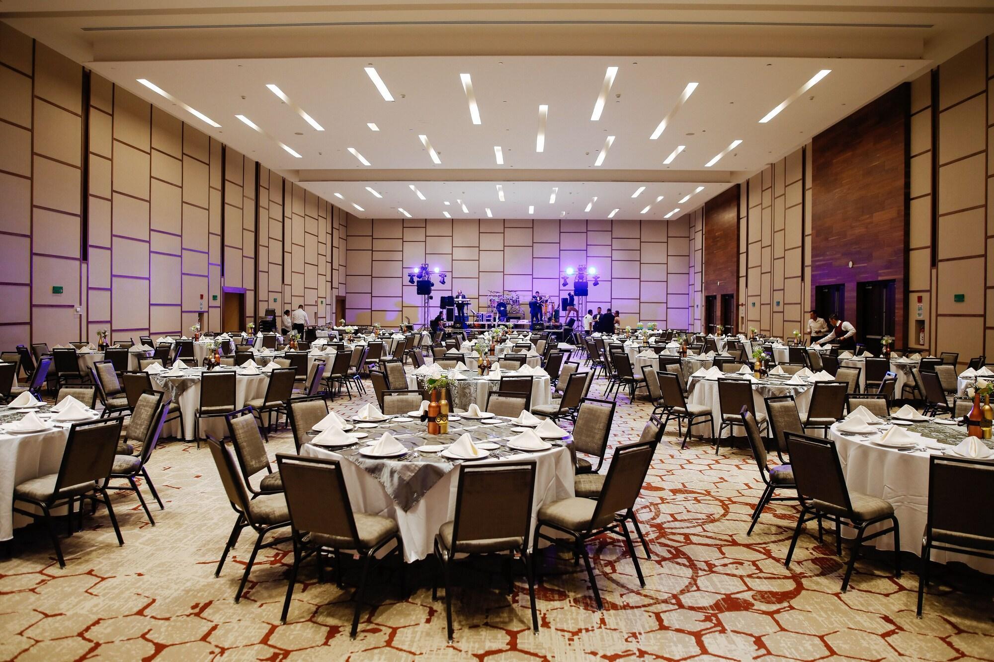 Doubletree By Hilton Celaya Celaya  Buitenkant foto