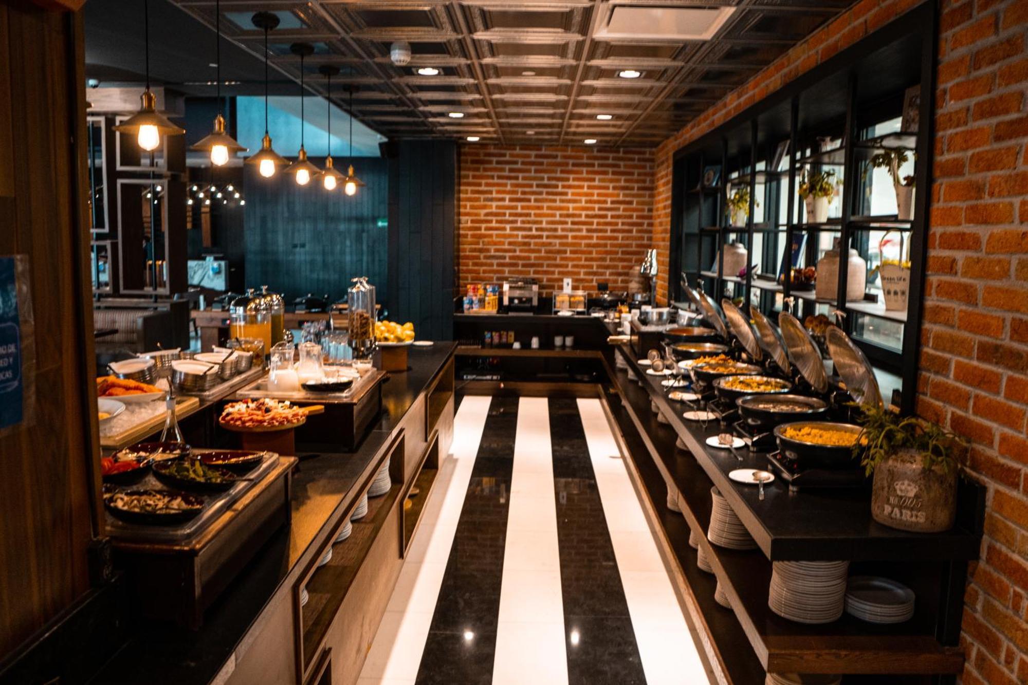 Doubletree By Hilton Celaya Celaya  Buitenkant foto