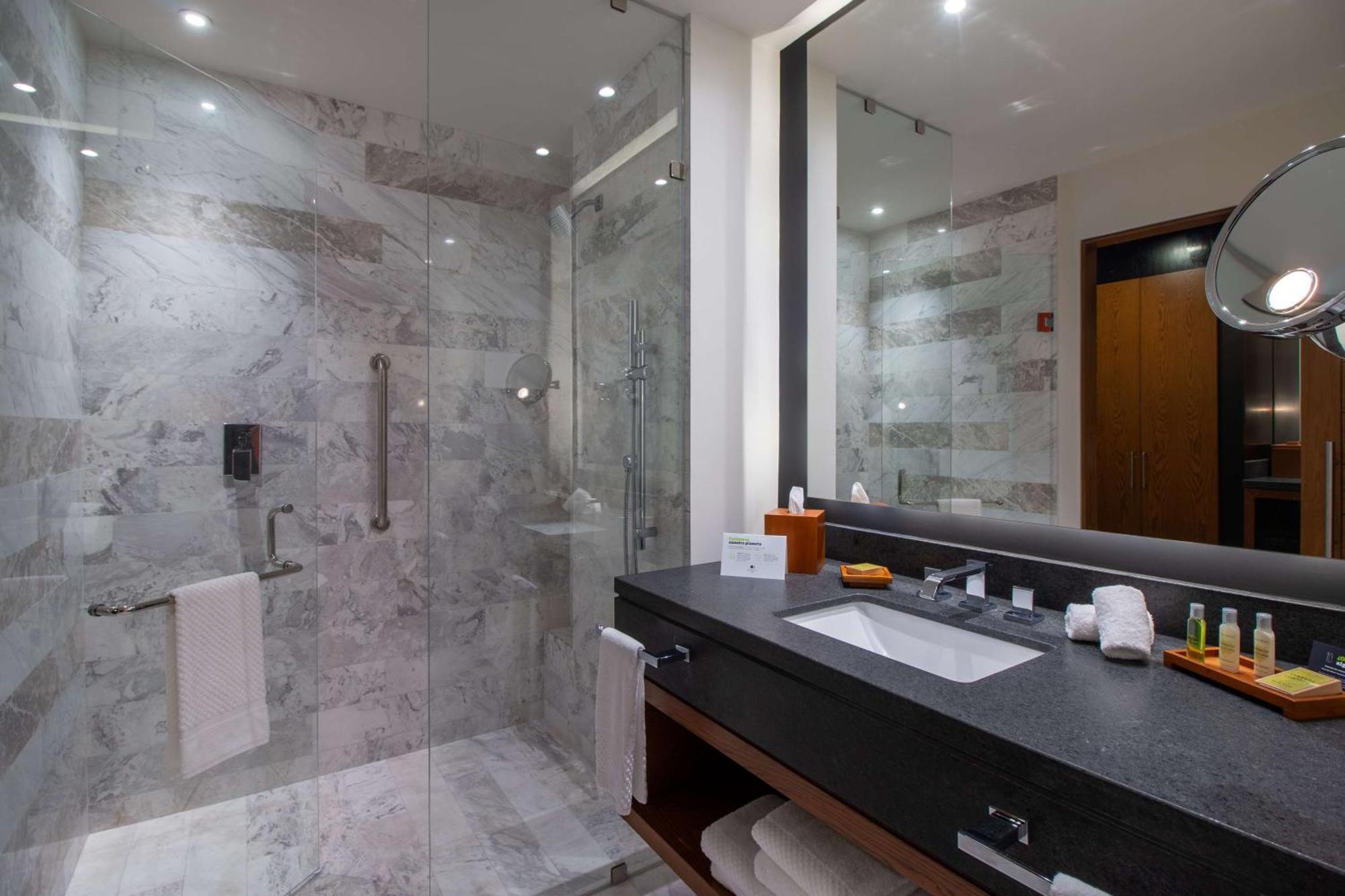 Doubletree By Hilton Celaya Celaya  Buitenkant foto